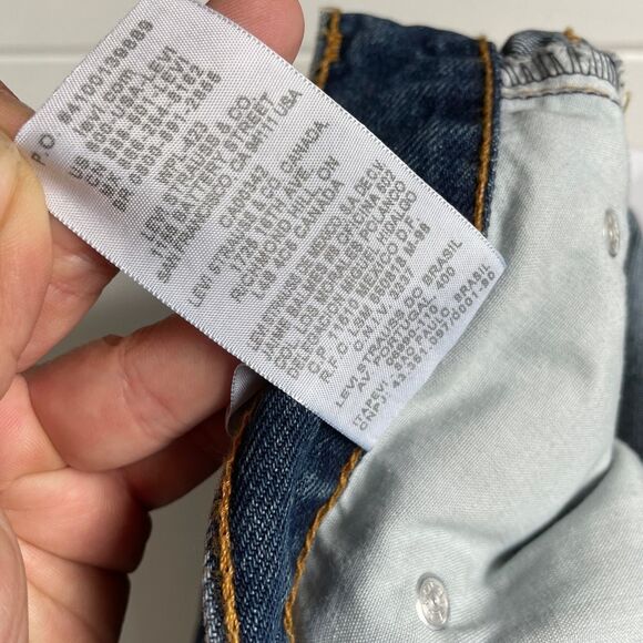 New With Tags Levi’s 560 46 x 30 Comfort Fit Tapered Leg Medium Wash Jeans - Picture 11 of 11